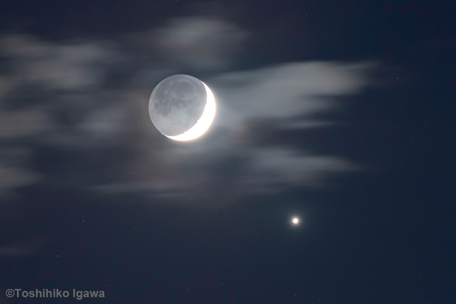 画像:月齢3.5の細い月と宵の明星・金星
